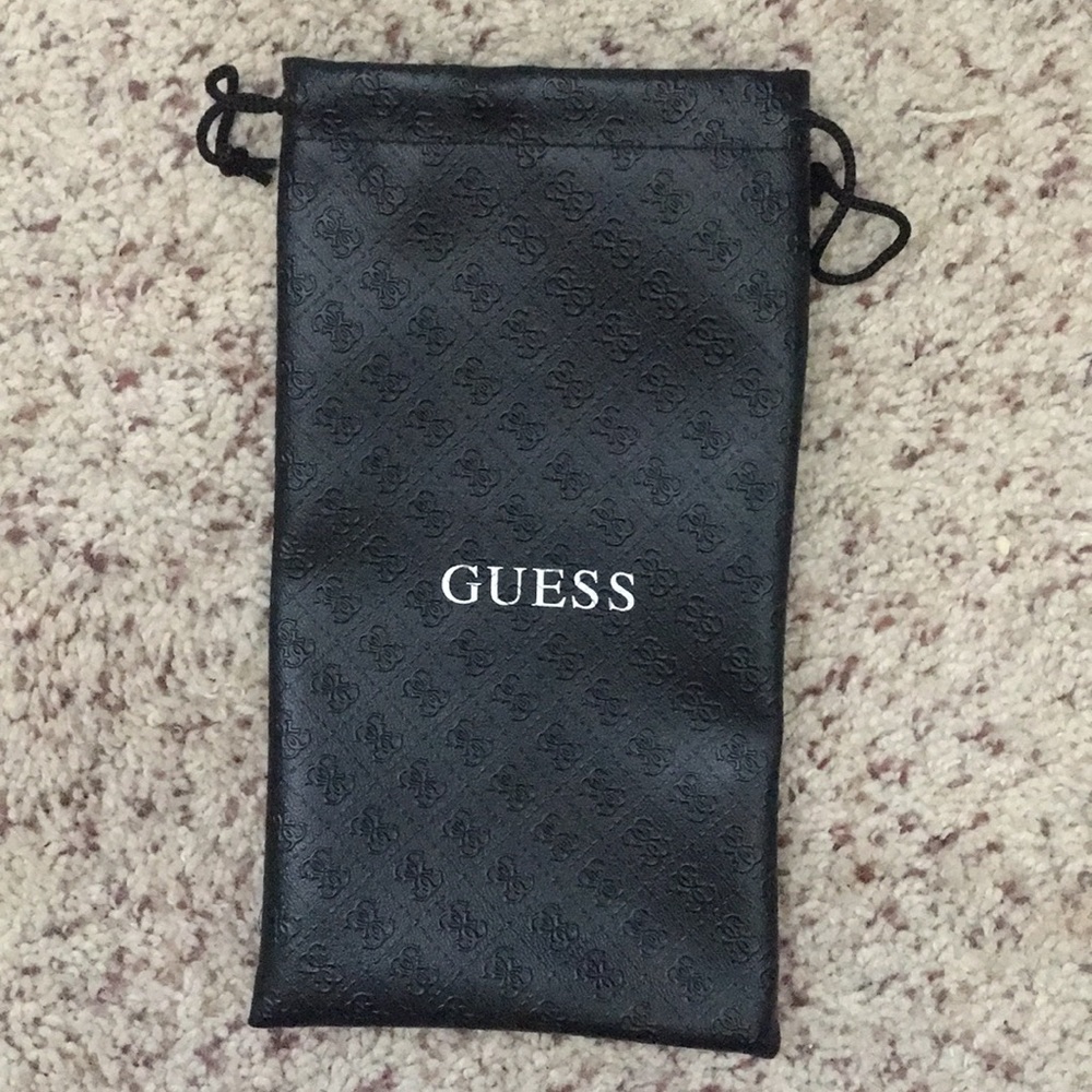 Sunglasses pouch